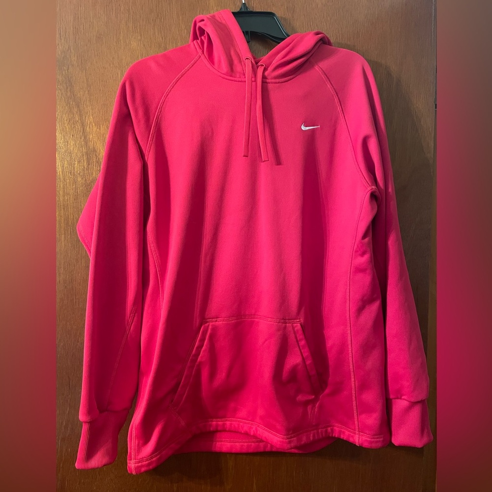 Women’s Nike therma fit hoodie
